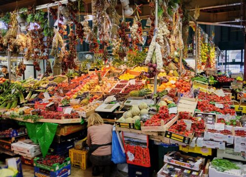 Market Day Gubbio near Pian di Cascina - UmbriaWithKids.net Market Day Gubbio near Pian di Cascina - UmbriaWithKids.net