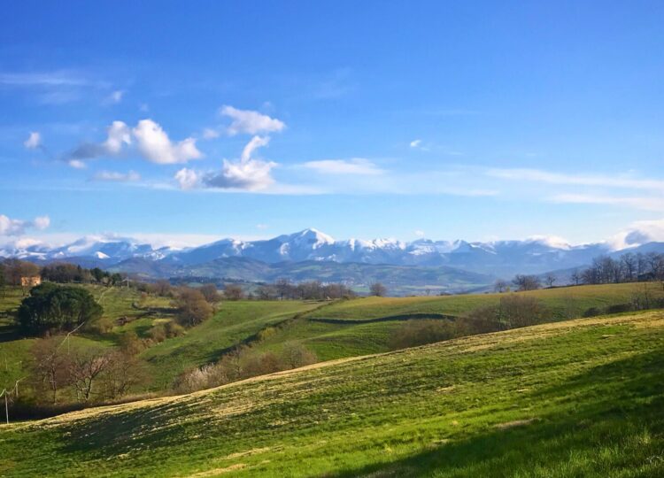 Mountain Gazing at Pian di Cascina - UmbriaWithKids.net